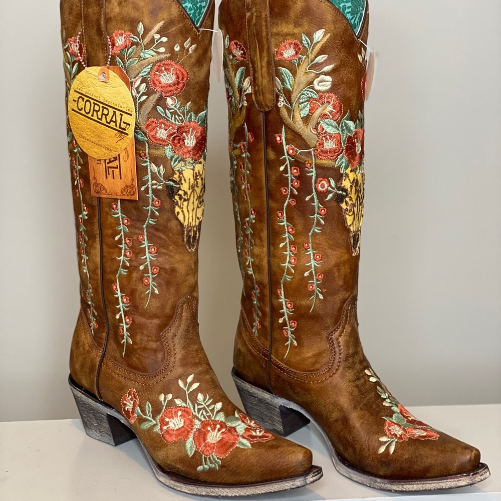 Corral Cowhide Deer Skull Embroidered Boots Size 8